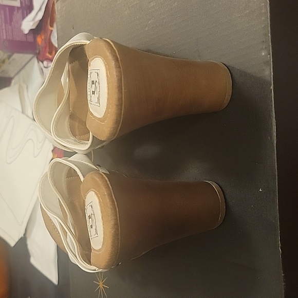 Decree White Wedge Sandles - Picture 3 of 4